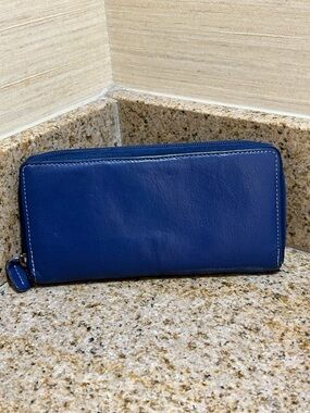 Vera Pelle Blue Leather Zip-Around Wallet with Multi Color Interior